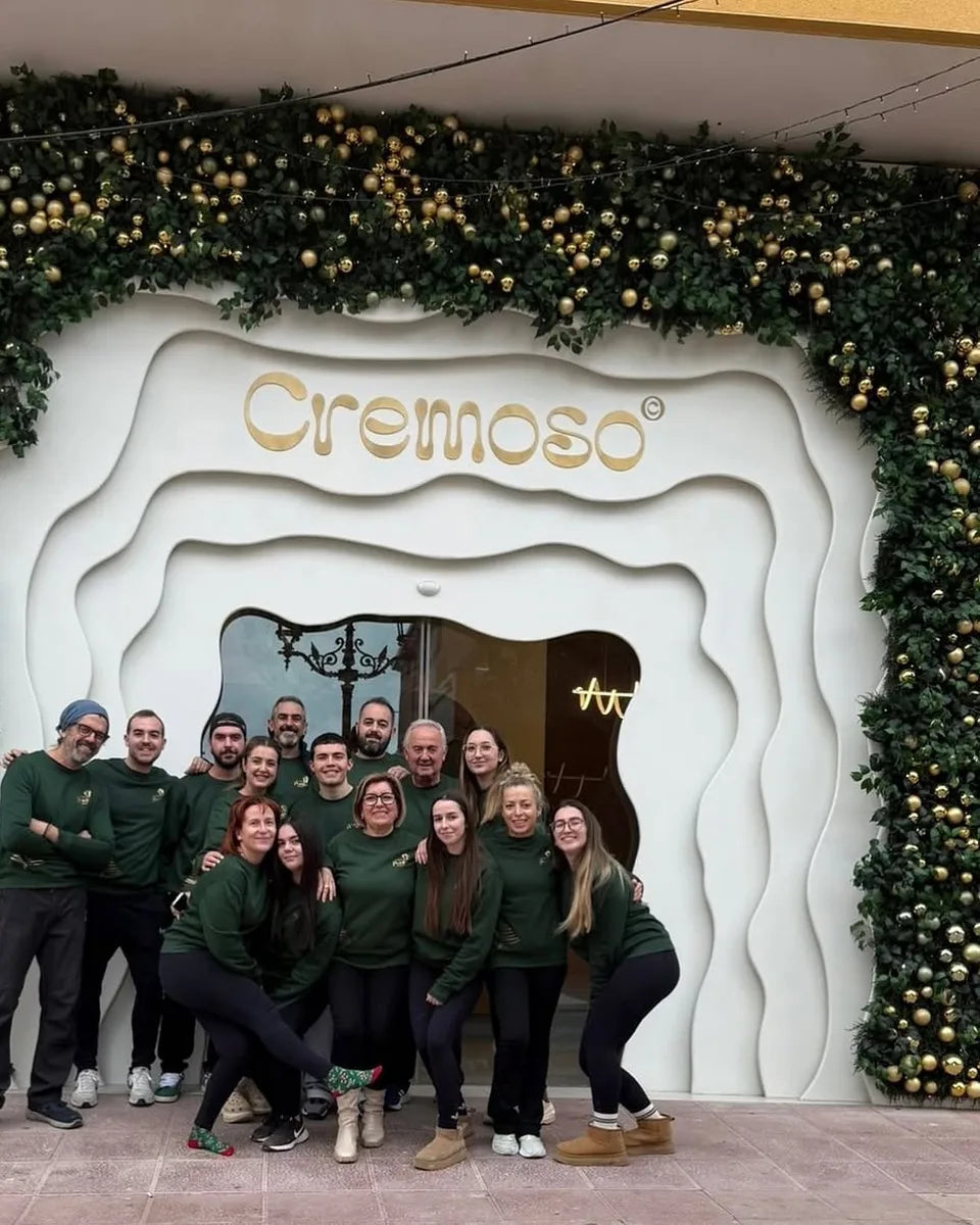 El equipo de Cremoso en la tienda de Moratalla